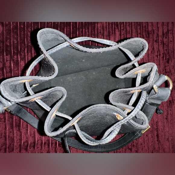 Louis Vuitton Epi Noe Bucket Bag - Picture 13 of 17